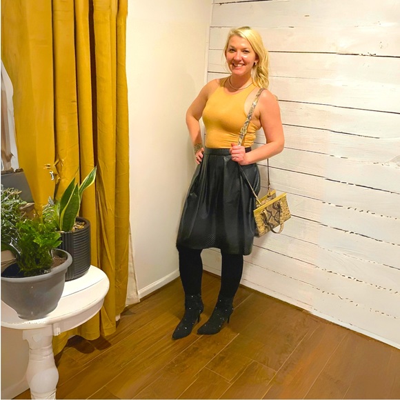 Meet your Posher, Samantha - Picture 1 of 2
